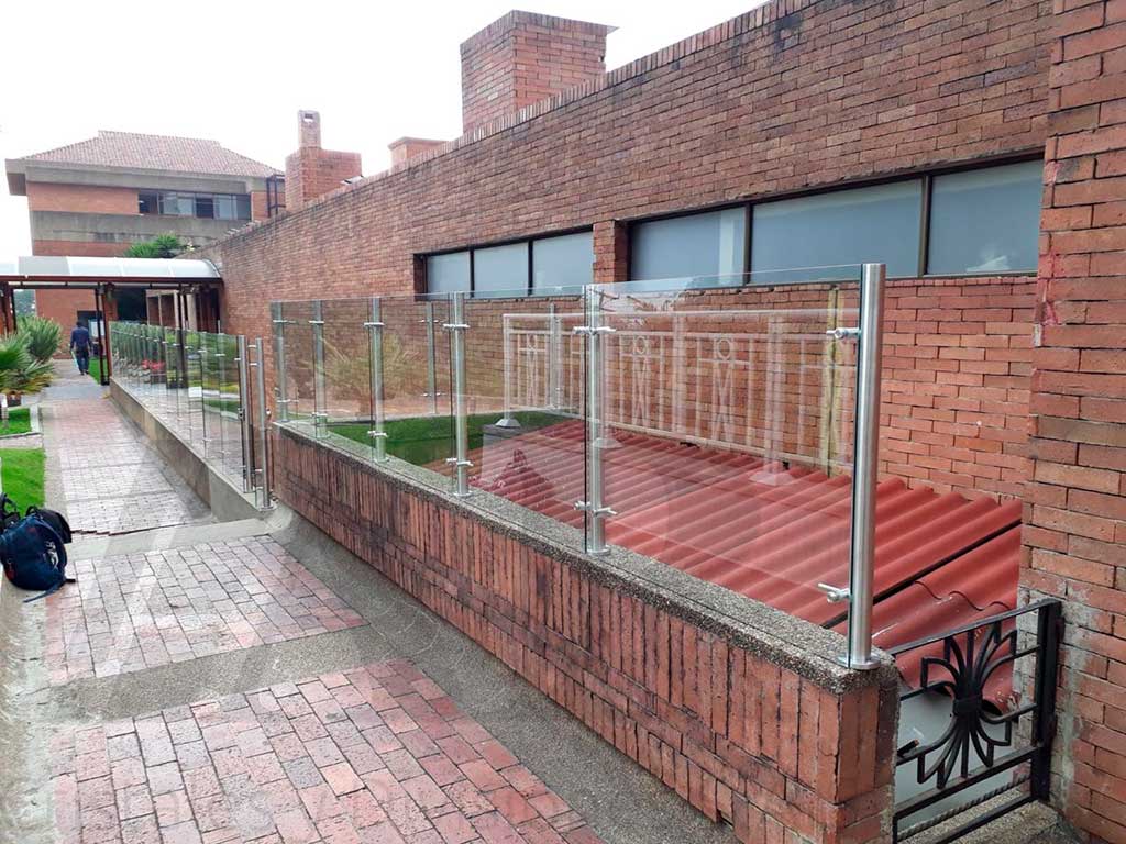 Cortaviento en vidrio templado 02