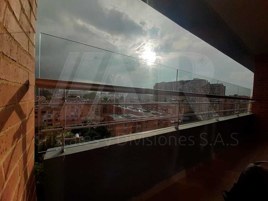 Cortaviento en vidrio templado 08