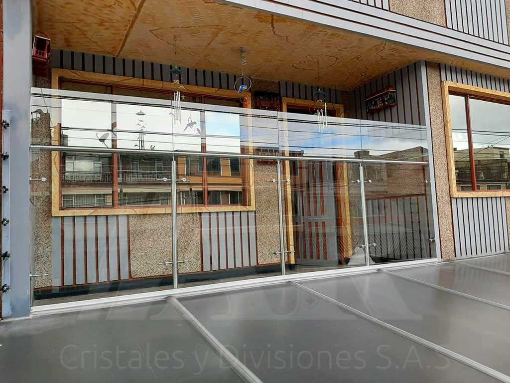 Cortaviento en vidrio templado 09