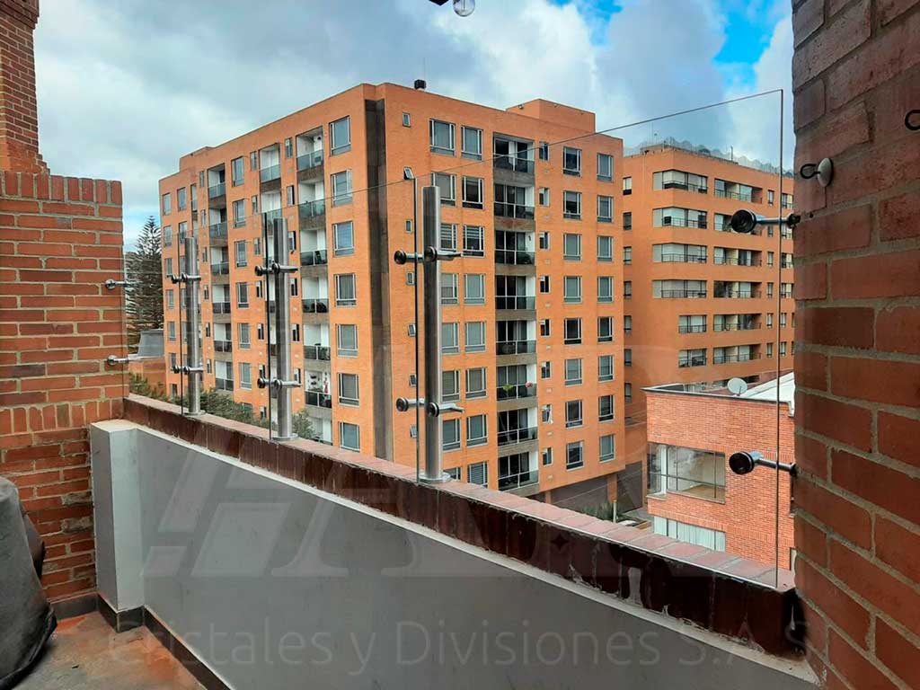 Cortaviento en vidrio templado 13