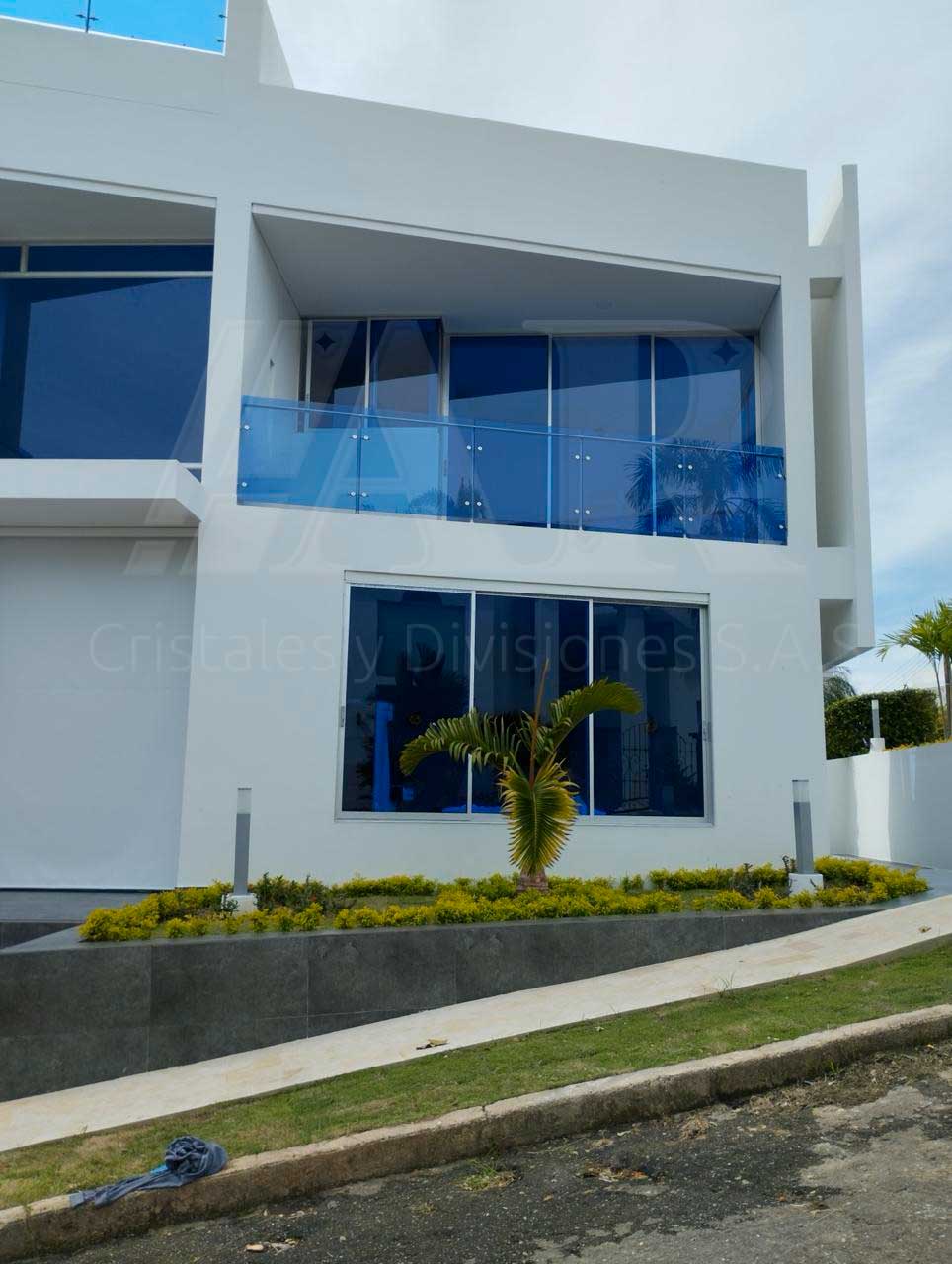 Cortaviento en vidrio templado 16