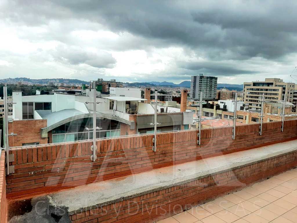 Cortaviento en vidrio templado 18