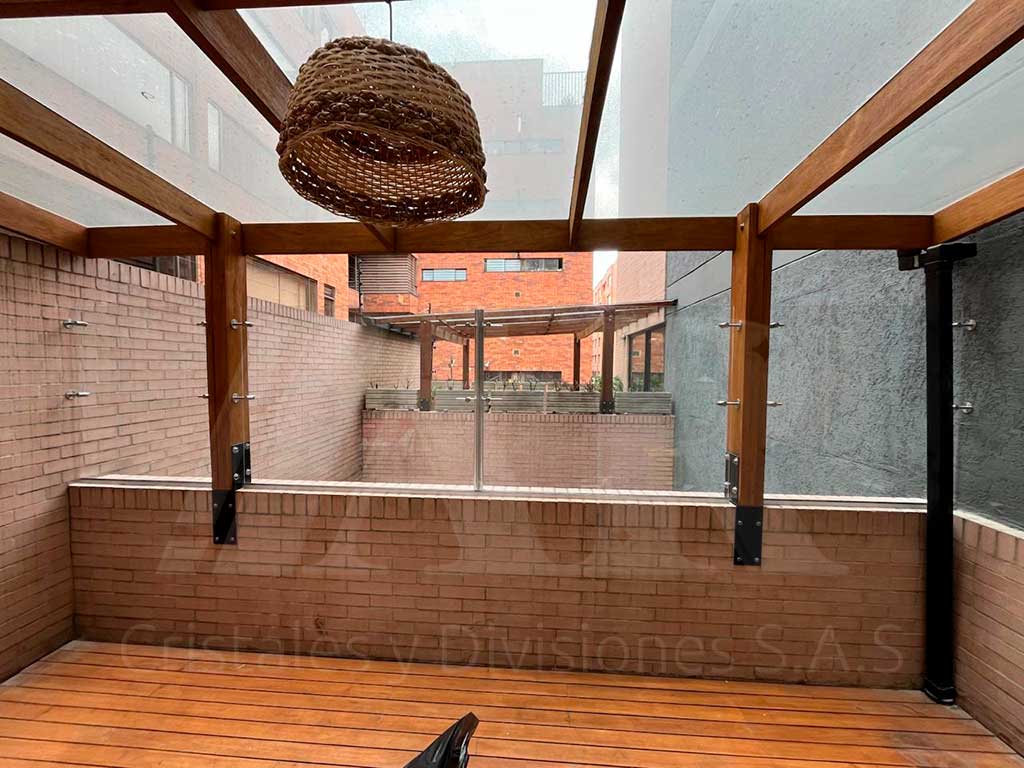 Cortaviento en vidrio templado 19