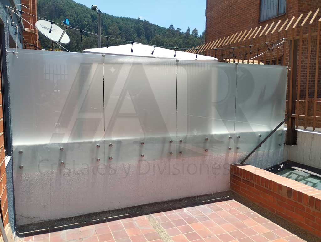 Cortaviento en vidrio templado 20