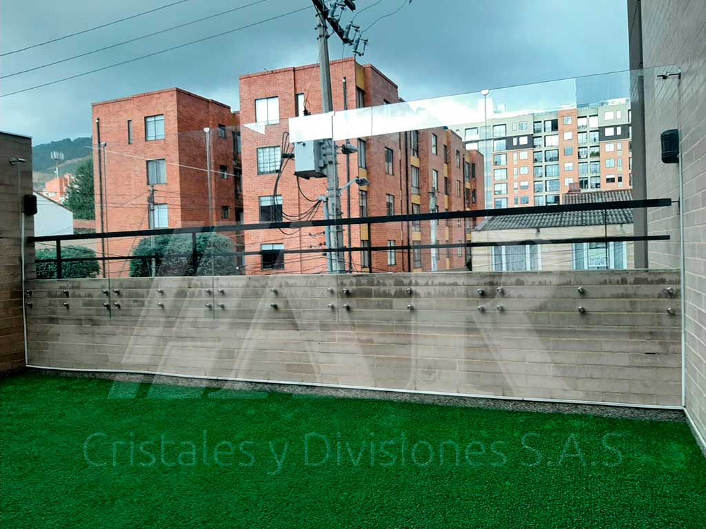 Cortaviento en vidrio templado 25