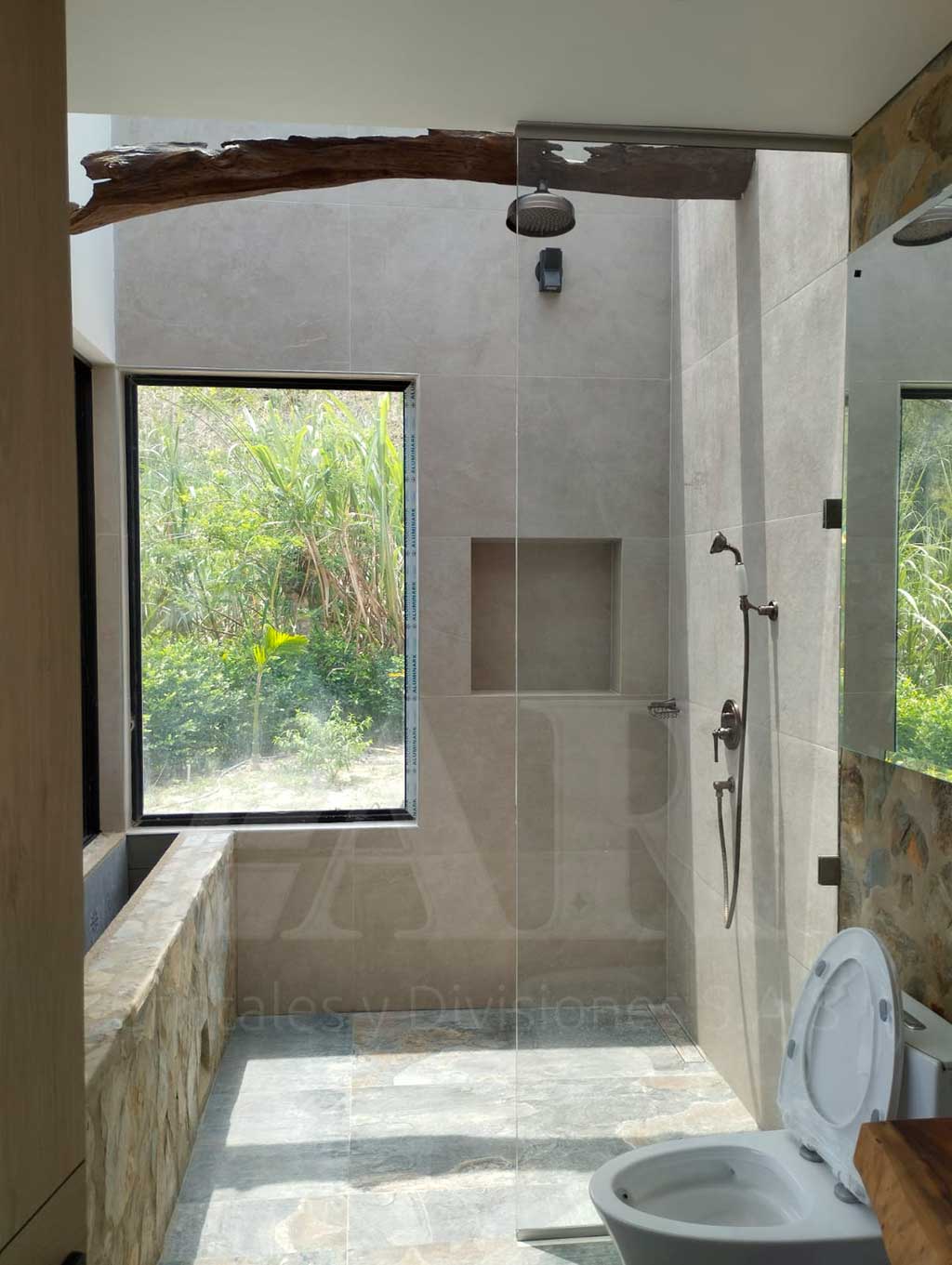 Divisiones de baño en vidrio templado 02