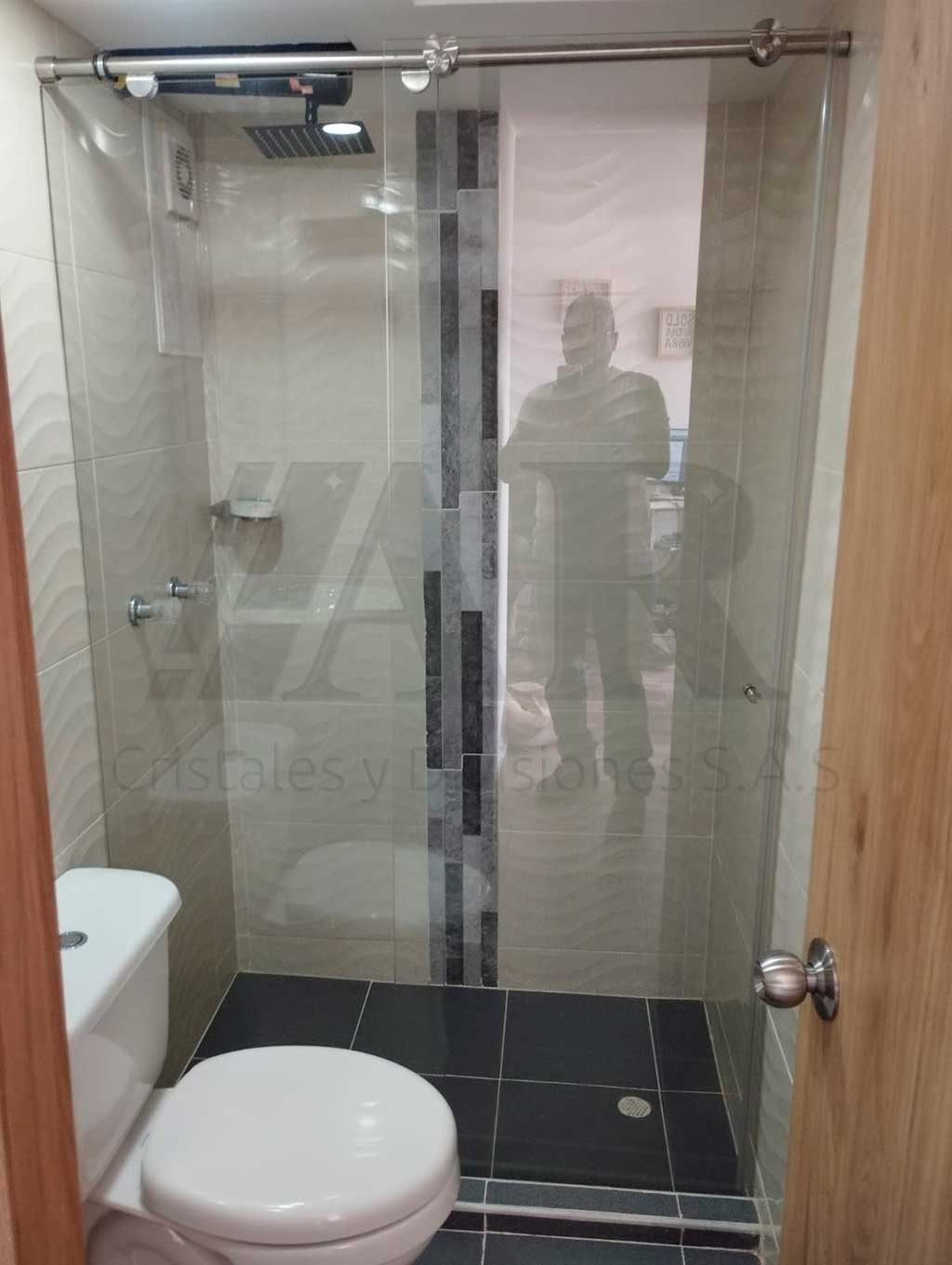 Divisiones de baño en vidrio templado 03