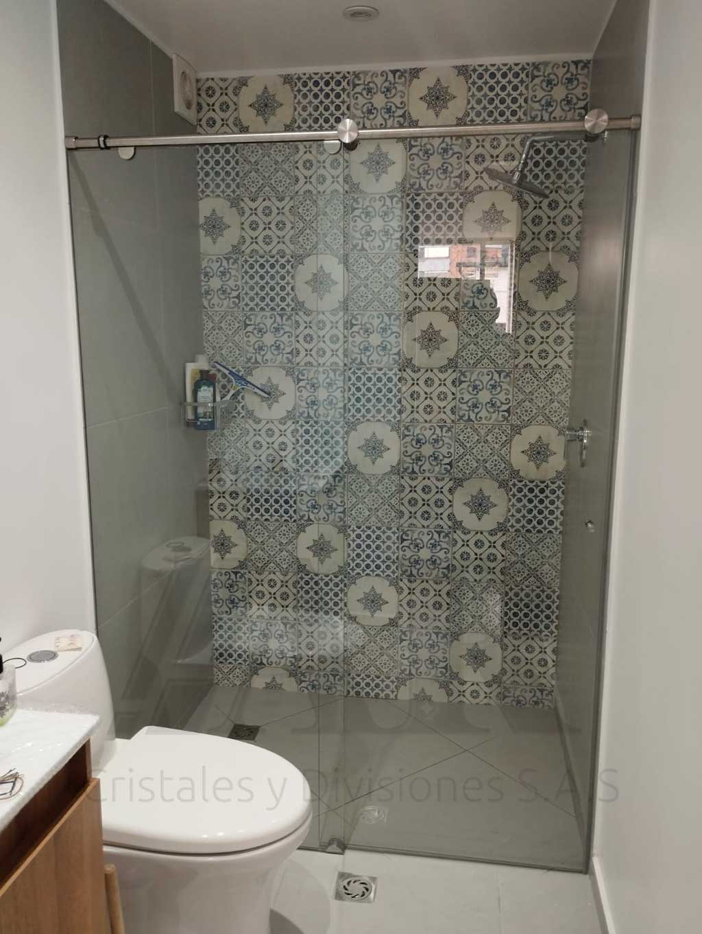 Divisiones de baño en vidrio templado 04