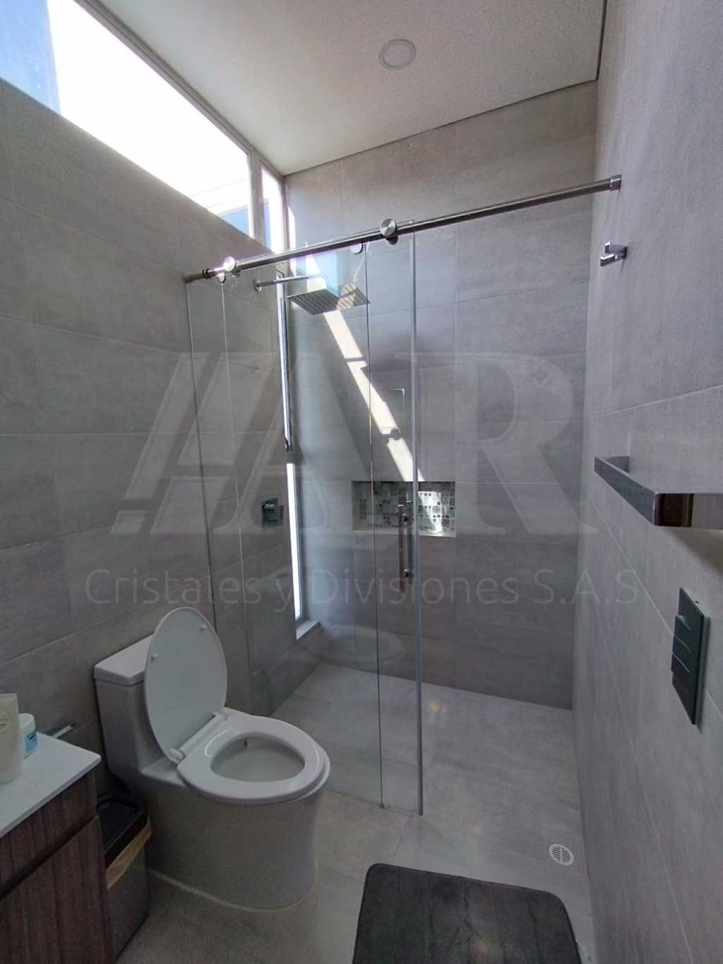 Divisiones de baño en vidrio templado 14