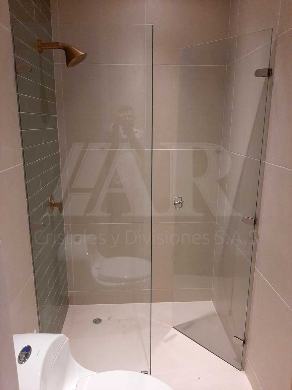 Divisiones de baño en vidrio templado 18