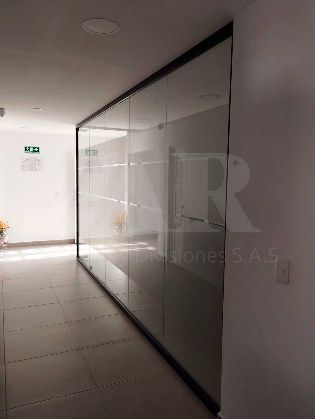Divisiones de oficinas en vidrio templado 06