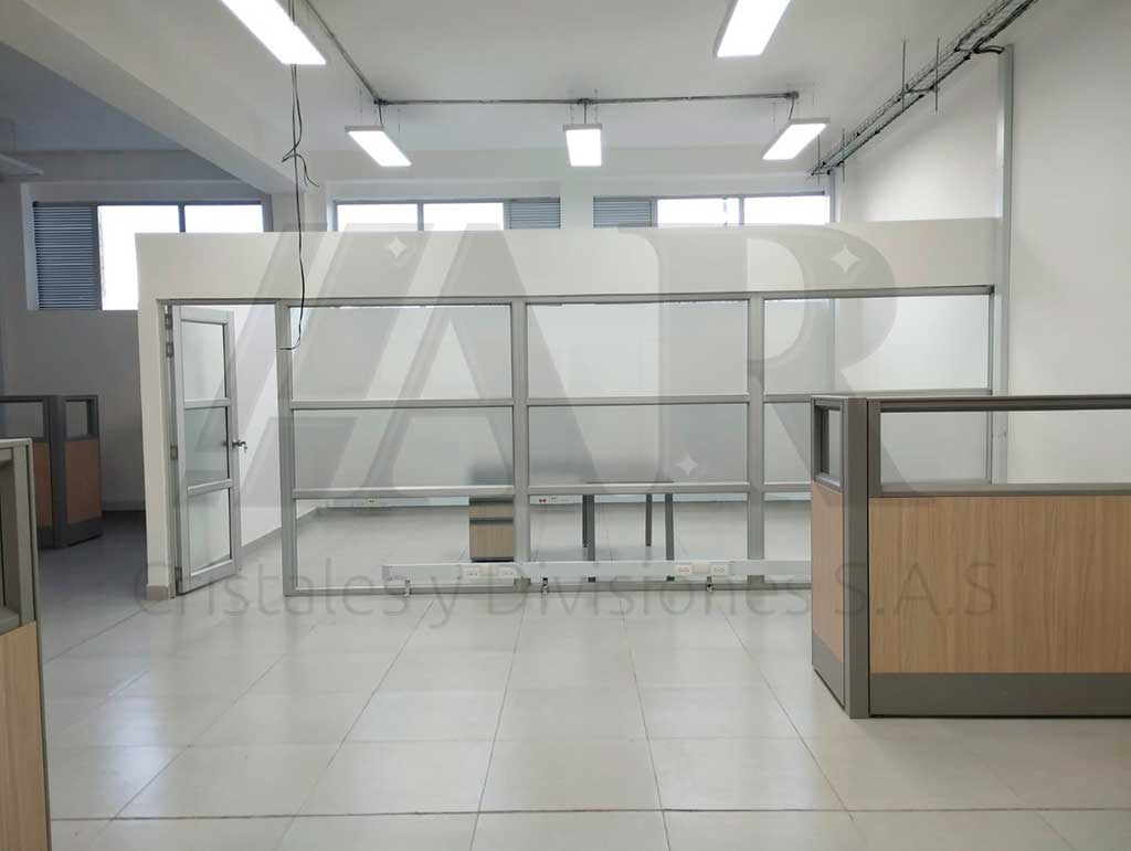 Divisiones de oficinas en vidrio templado 07