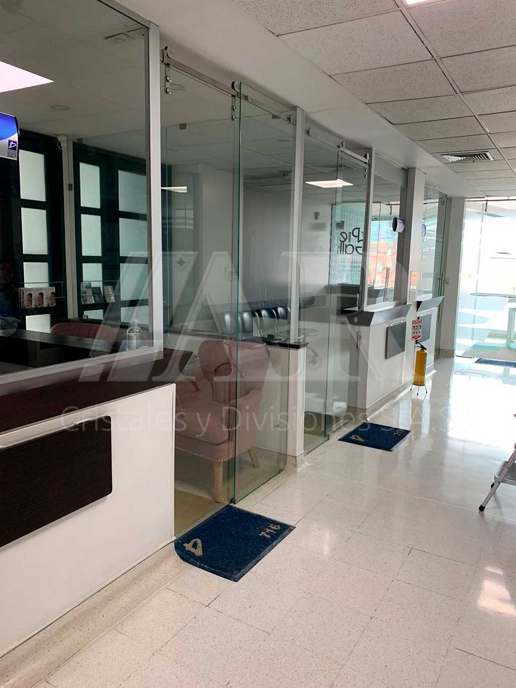 Divisiones de oficinas en vidrio templado 09