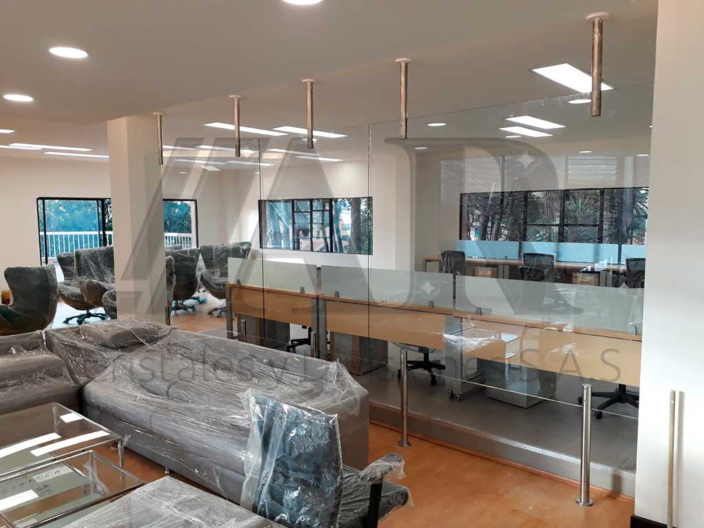 Divisiones de oficinas en vidrio templado 12