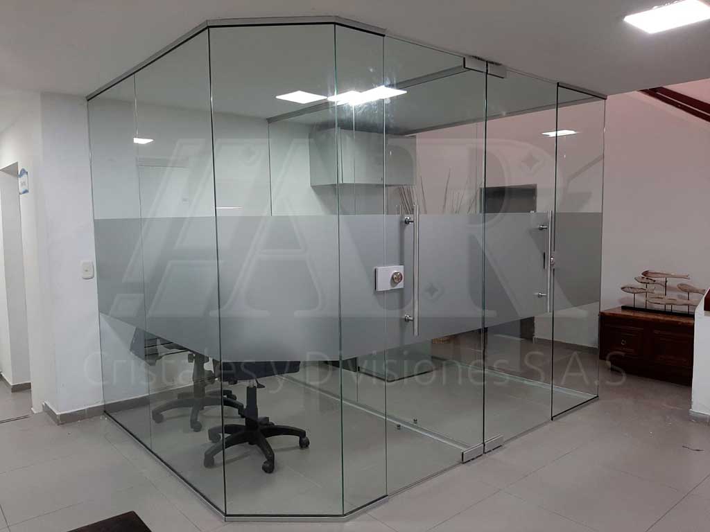 Divisiones de oficinas en vidrio templado 17