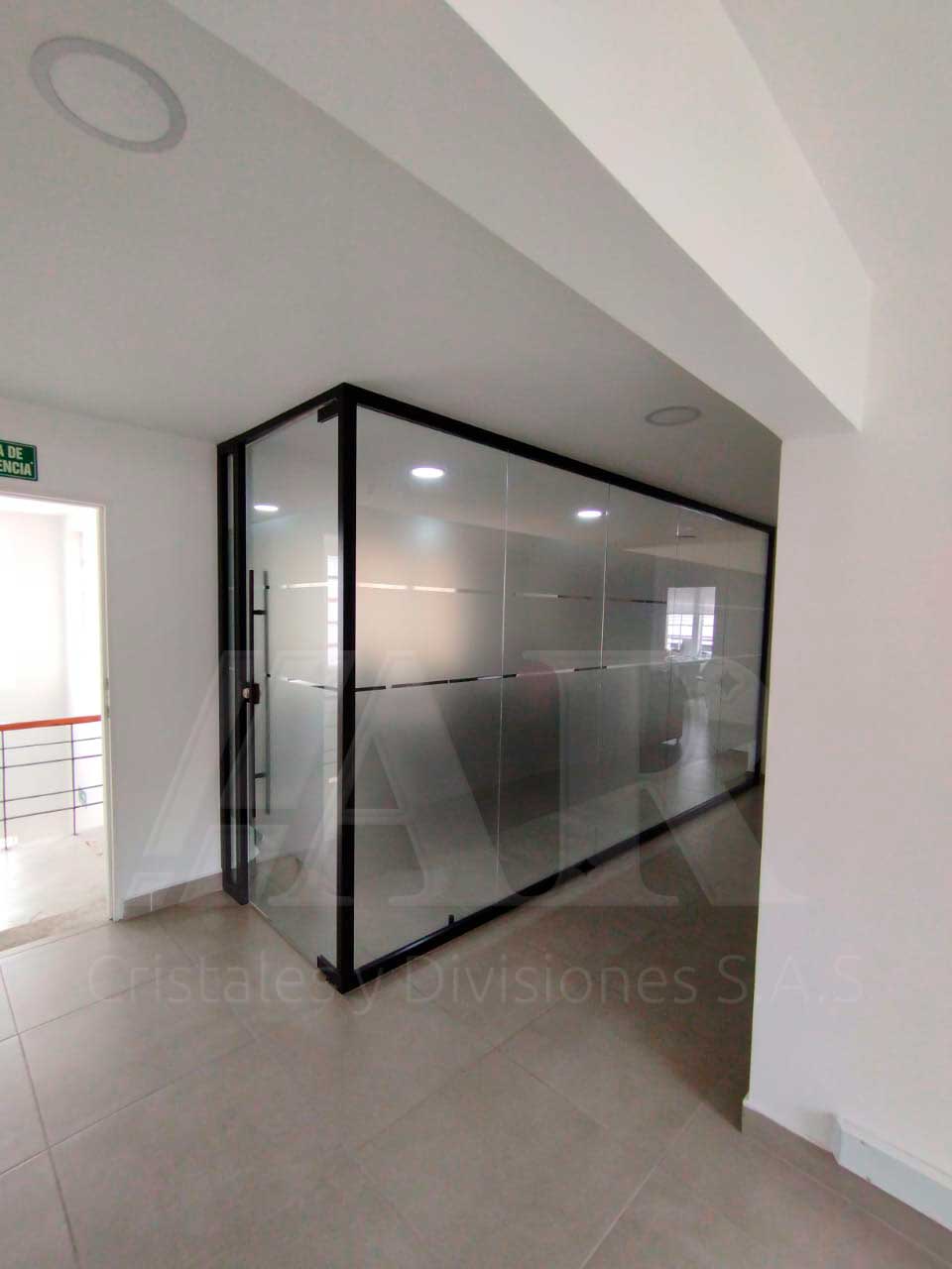 Divisiones de oficinas en vidrio templado 29