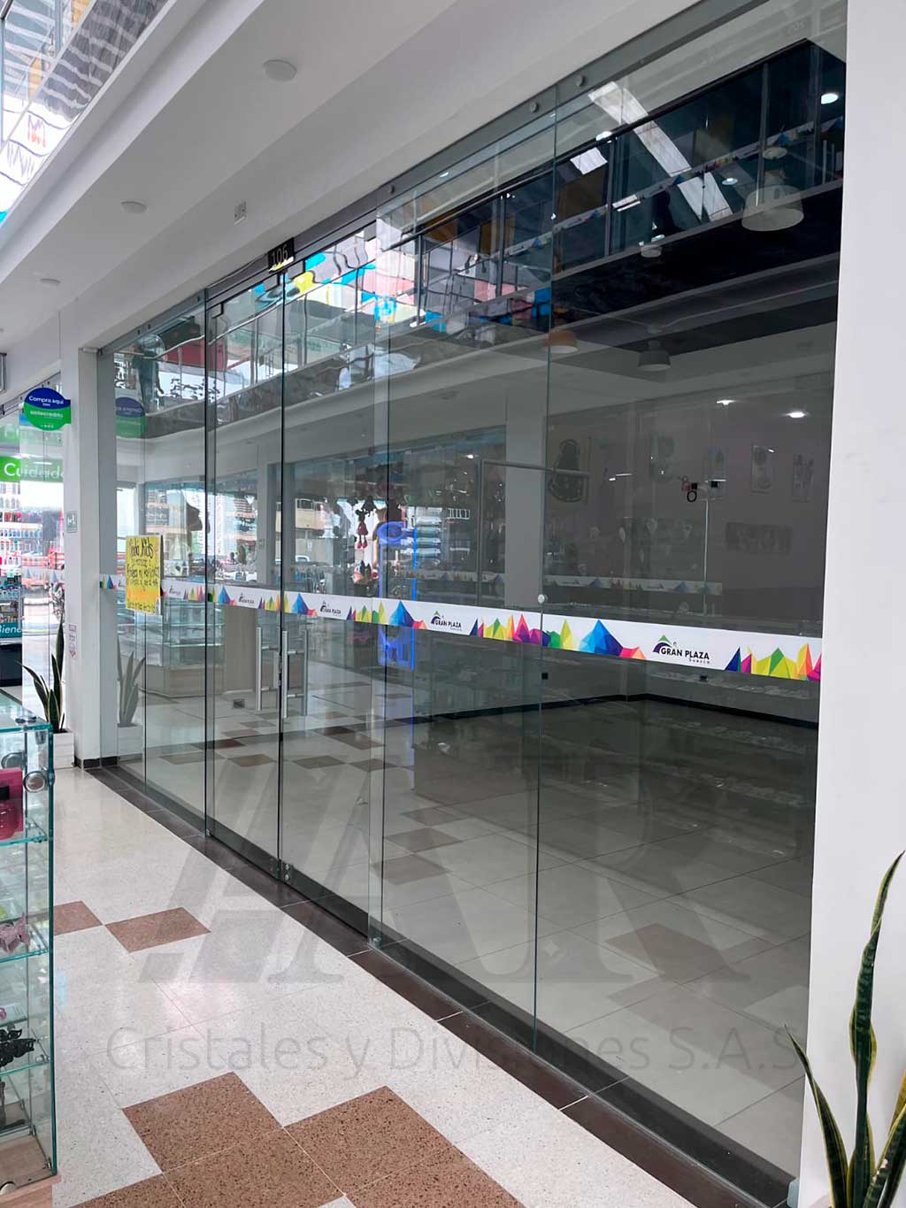 Fachadas en vidrio templado 02