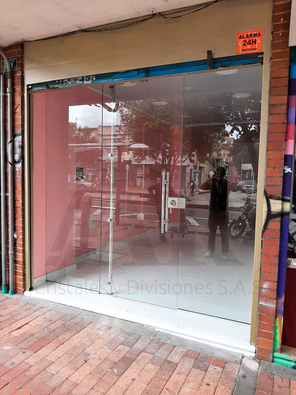 Fachadas en vidrio templado 05