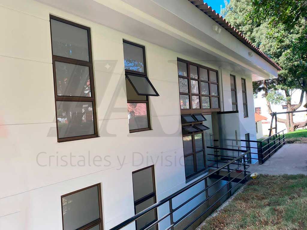 Fachadas en vidrio templado 10