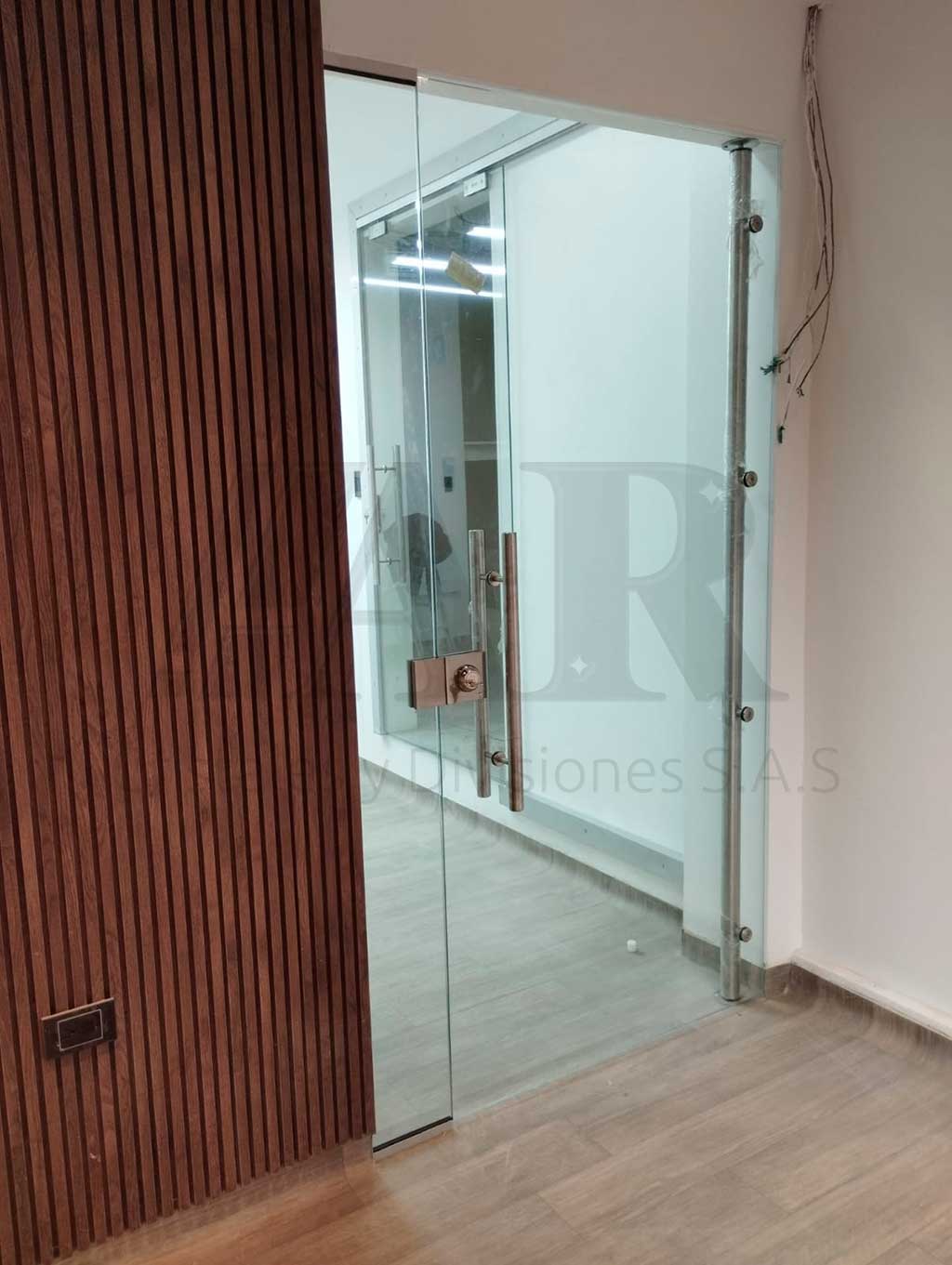 Puertas en vidrio templado 03