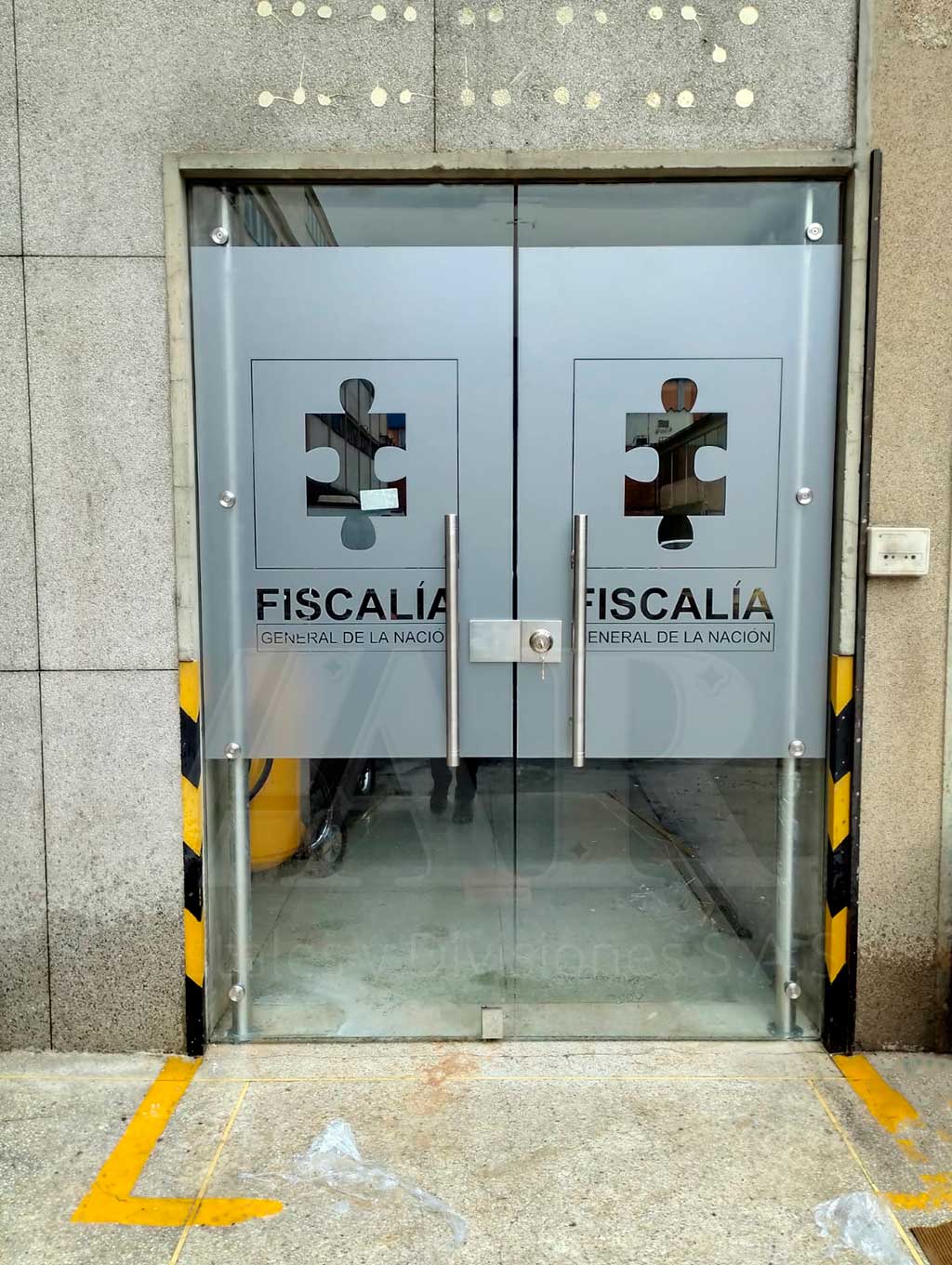 Puertas en vidrio templado 16