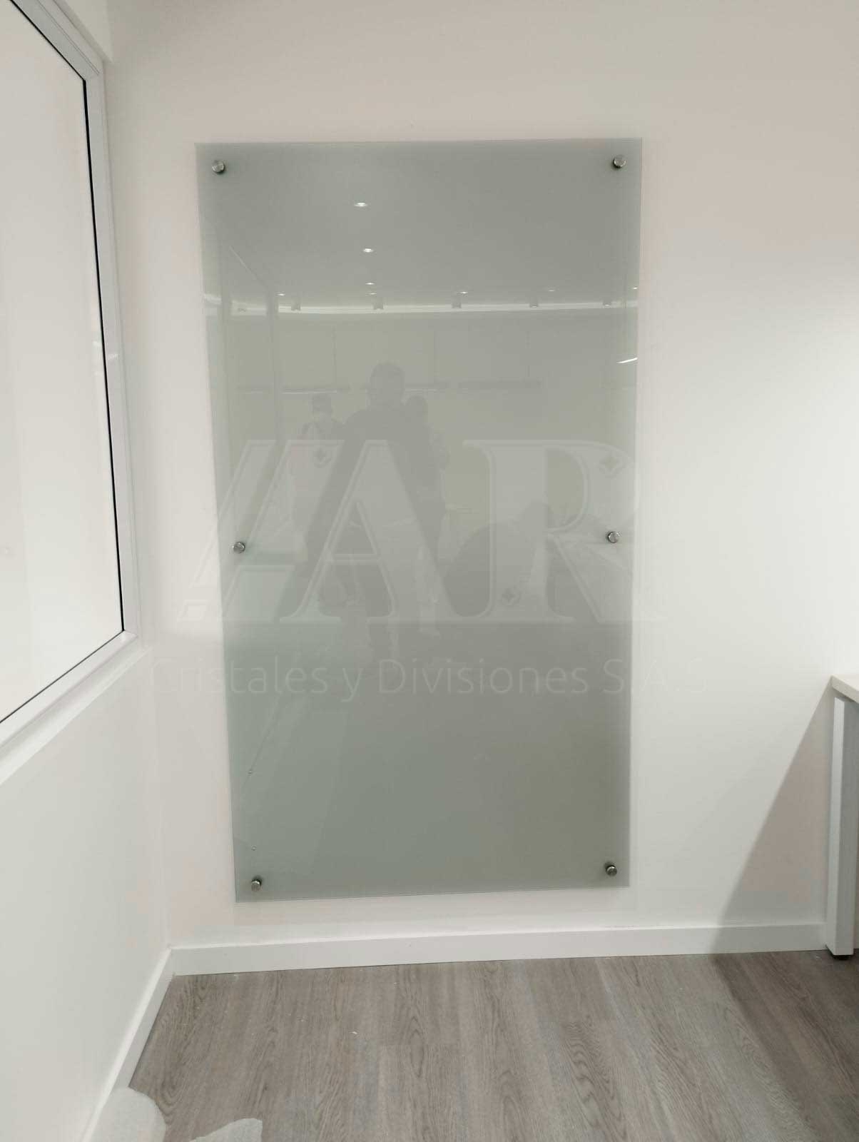 Tableros en vidrio templado con fondo gris 05