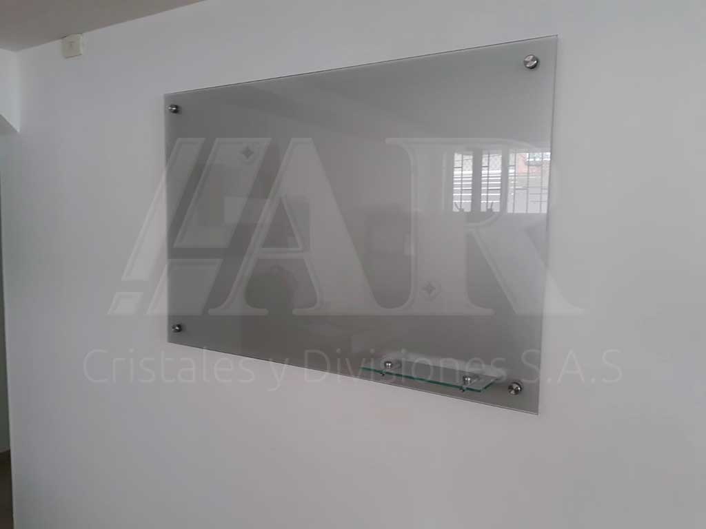 Tableros en vidrio templado con fondo gris 07