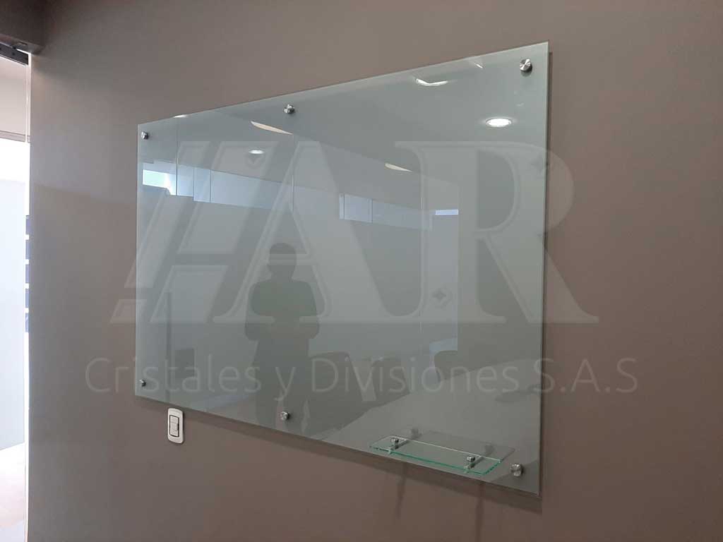 Tableros en vidrio templado con fondo gris 09