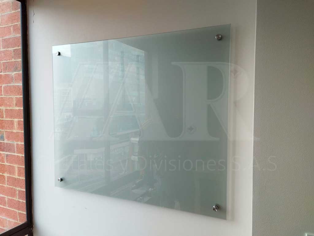 Tableros en vidrio templado con fondo gris 11