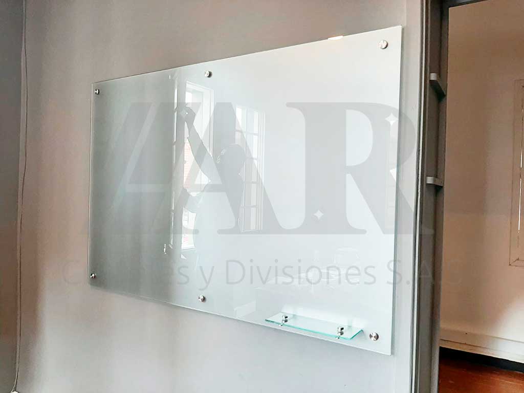 Tableros en vidrio templado con fondo gris 12